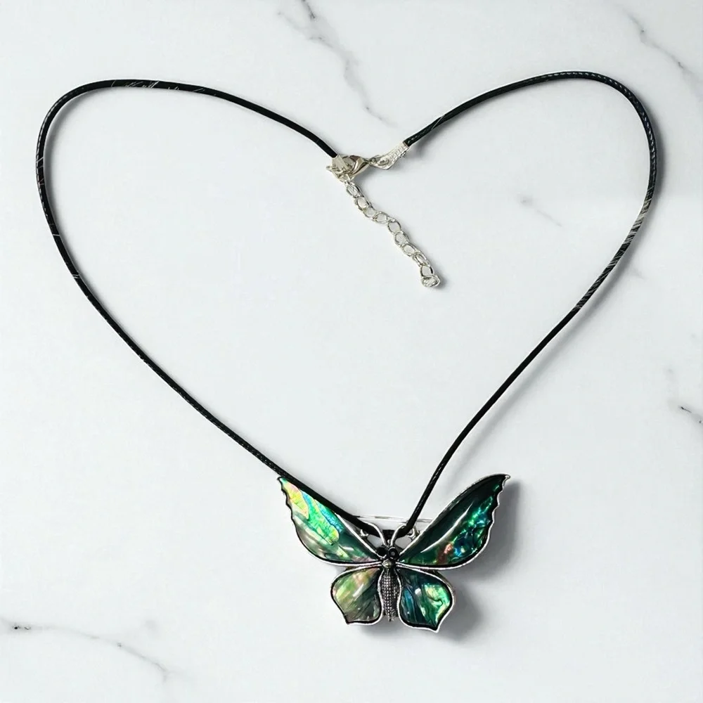 💙🆕💙Elegant Butterfly Pendant Necklace - Picture 1 of 2